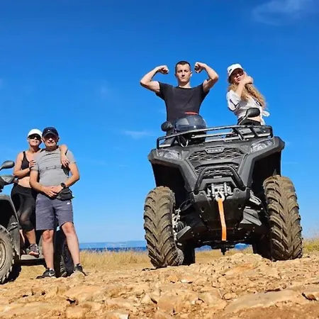 アパート Sara プーラ