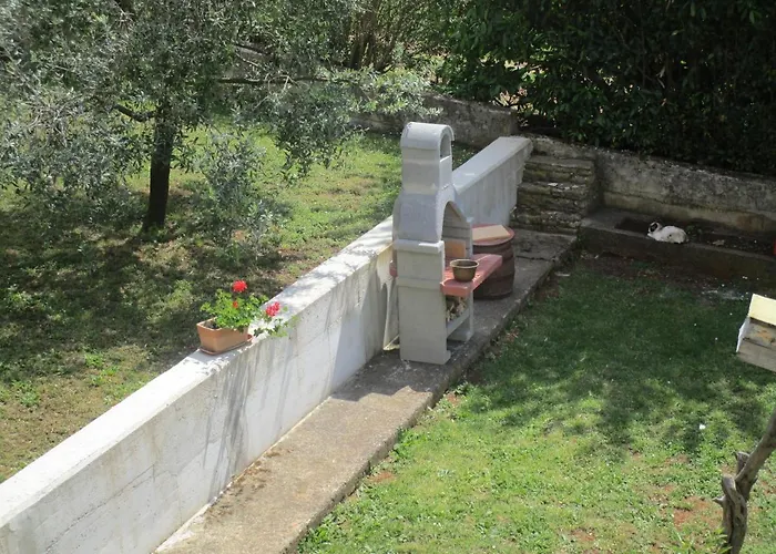 Apartament Sara *