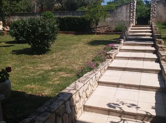 Apartament Sara *