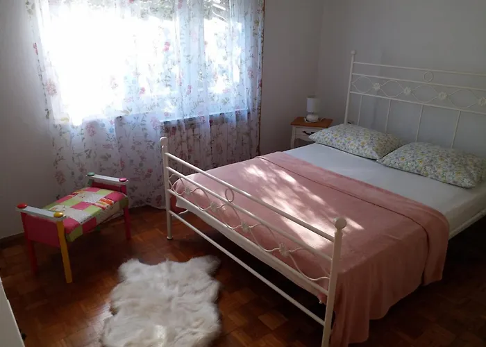 Apartament Sara *
